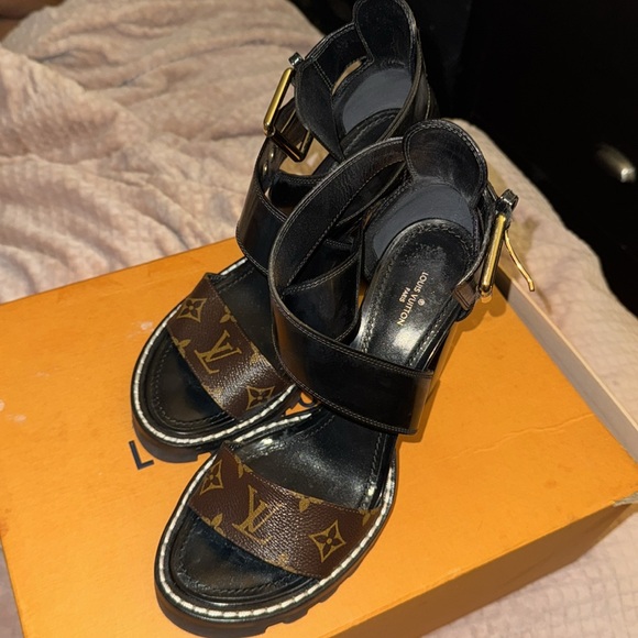 Louis Vuitton Star Trail Ankle Sandal - Picture 4 of 4